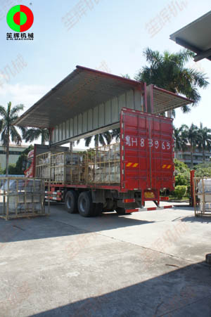 客戶四套渦流洗菜機組順利完工裝車出貨！