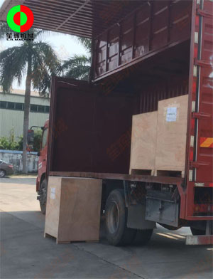 越南客戶訂購的水產(chǎn)加工設(shè)備裝車發(fā)貨，按期交付！