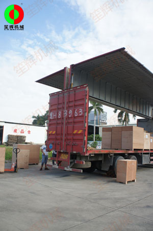 海外訂單逐步回暖,客戶大批蔬果處理加工設(shè)備裝車發(fā)往海關(guān)出貨！